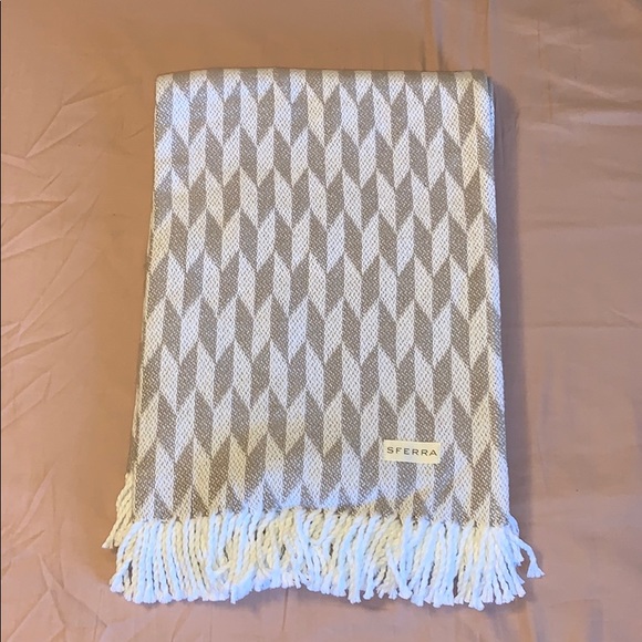 SFERRA Other - SFERRA fine linens luxury throw